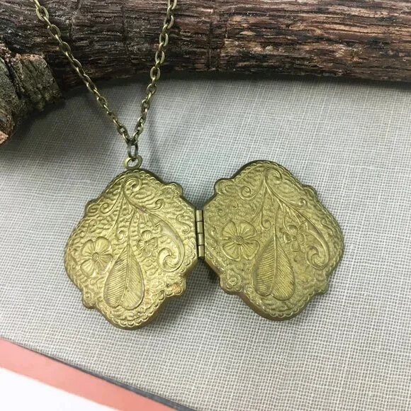 Vintage Hexagonal Ornate Floral Embossed Brass Locket Choker Necklace - Picture 3 of 16